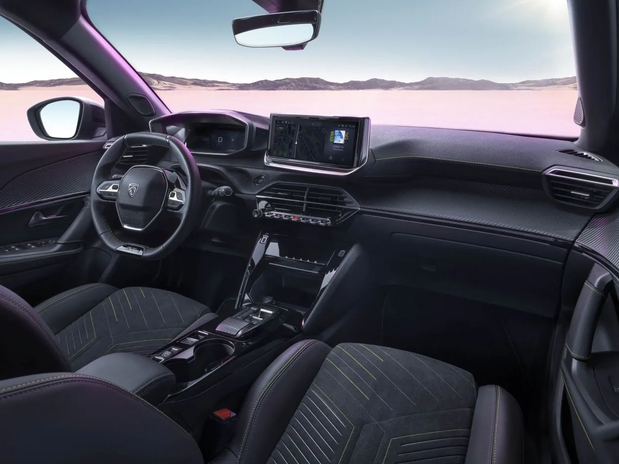 Интерьер Peugeot 2008