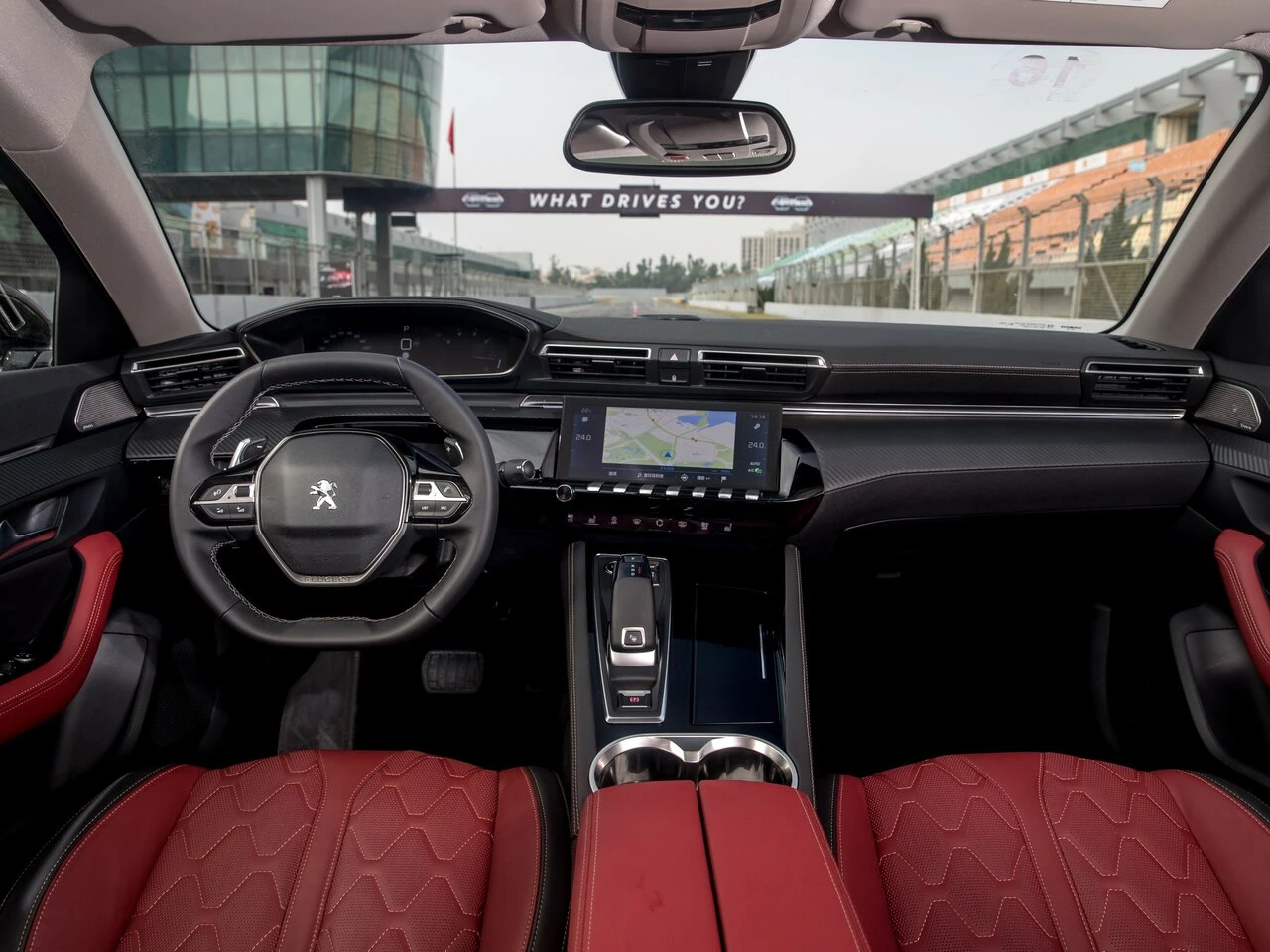 Интерьер Peugeot 508