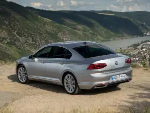 Volkswagen Passat 2019–2023