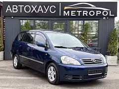 Toyota Avensis Verso I — Изображение 1