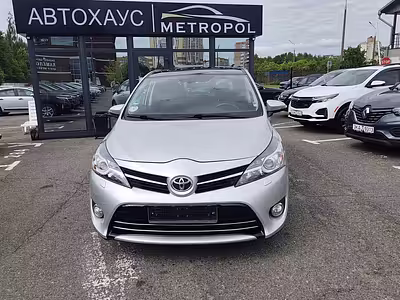 Toyota Verso I · Рестайлинг