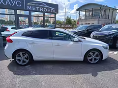 Volvo V40 II — Изображение 8