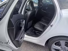 Volvo V40 II — Изображение 17